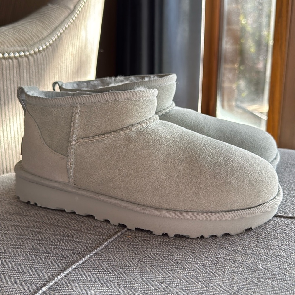 UGG ultra mini boot - Picture 1 of 6